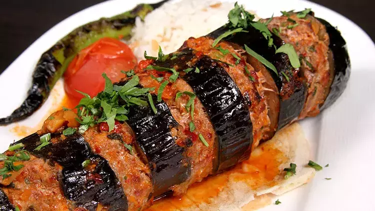 Patlıcan Kebap Servis